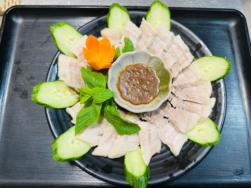 Ba chỉ heo luộc mắm tép