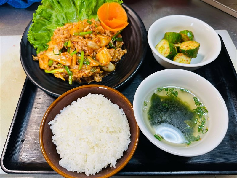 Cơm ba chỉ xào kim chi